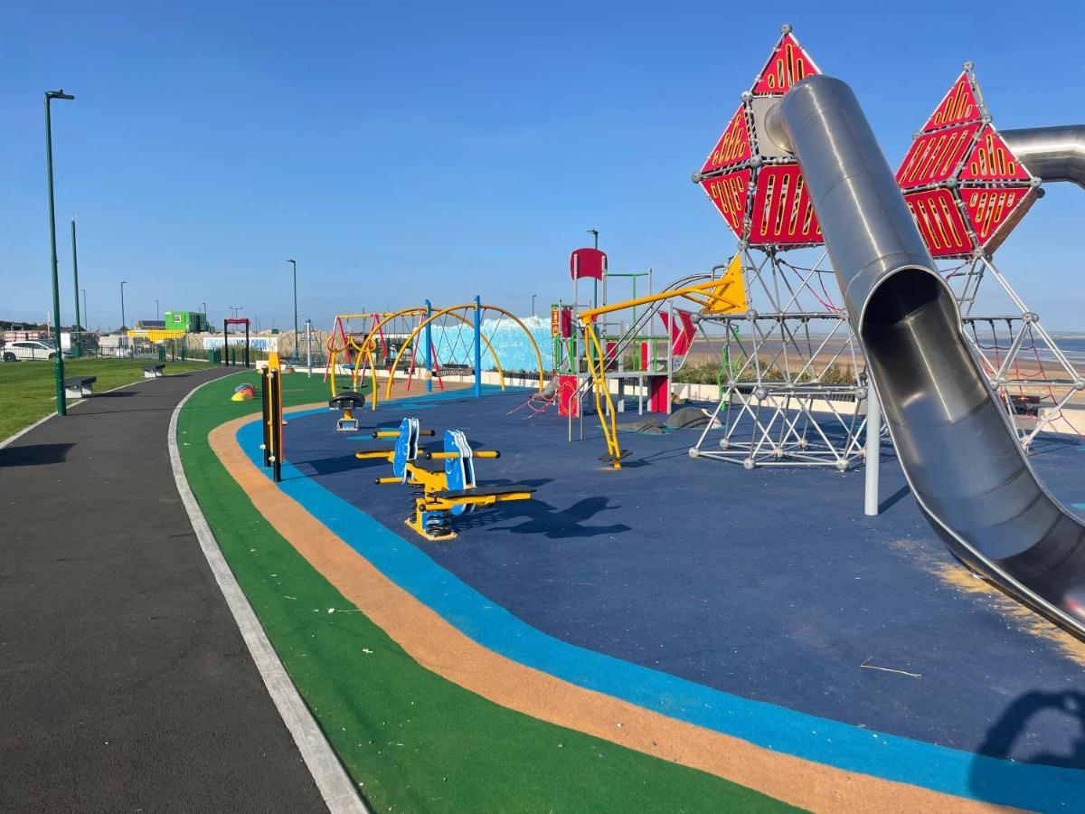 מלון רדקאר The Waterside מראה חיצוני תמונה